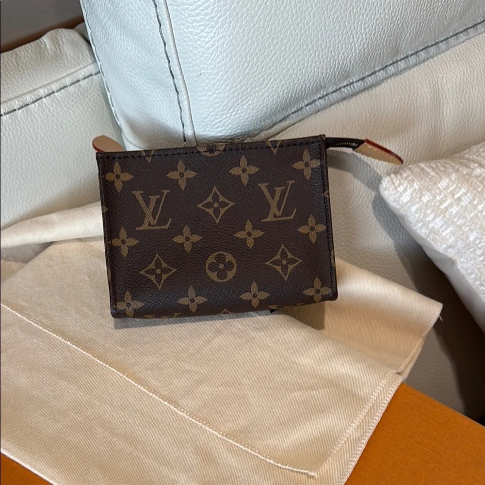 Authentic LV toiletry pouch on chain insert! New! ONLY POUCH No dust bag no box - Picture 1 of 14